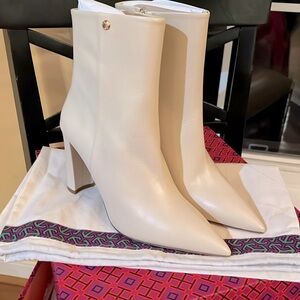 NIN: TORY  Burch Penelope Bootie 90mm Dulce De Leche